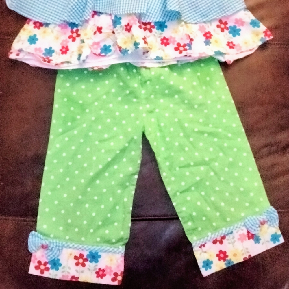 Little Girls Ruffle Outfit - Picture 2 of 2